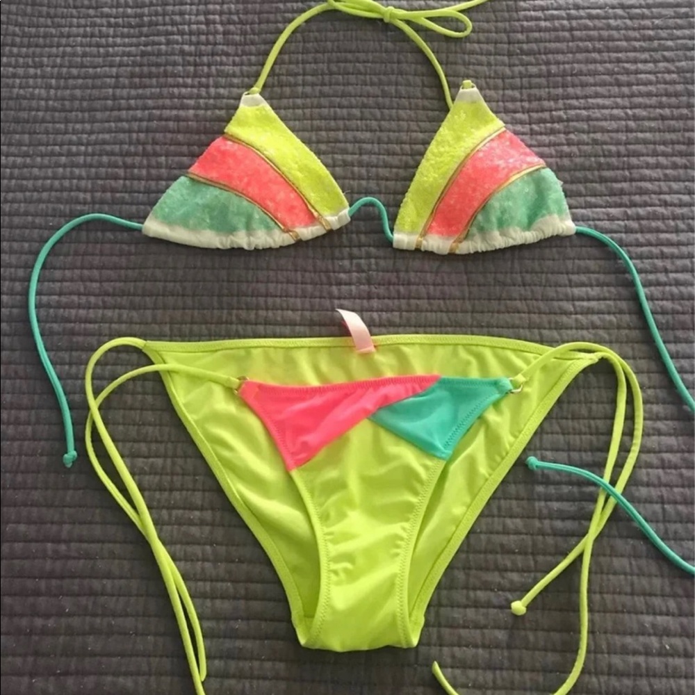 VS bikini